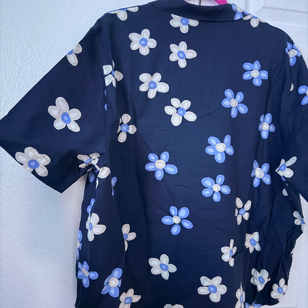 Marimekko x Uniqlo Blue and White Floral Button Down Shirt - Picture 4 of 9